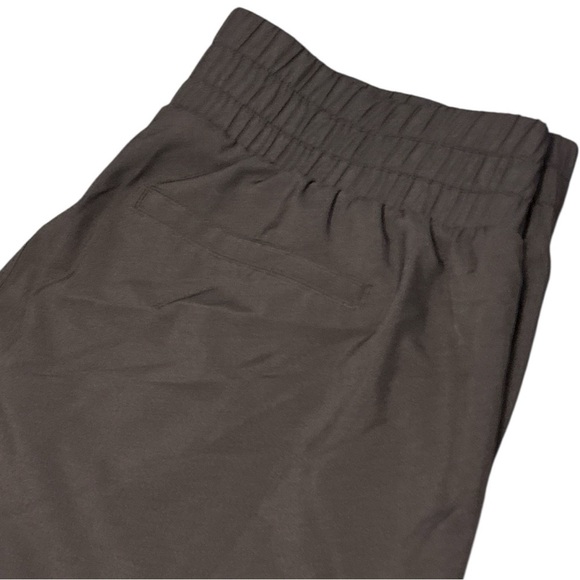 GapFit Relaxed Lightweight Wide-Leg Runaround Pants with side Ankle Slits - Picture 3 of 11